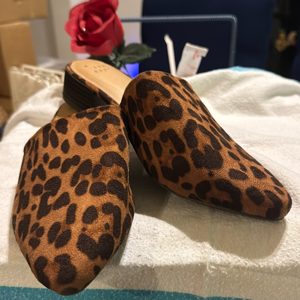 New leopard  8.5 mule’s.